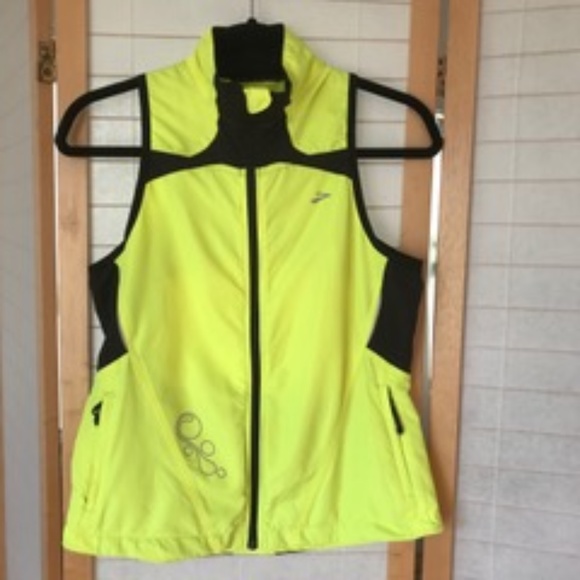 brooks vest price